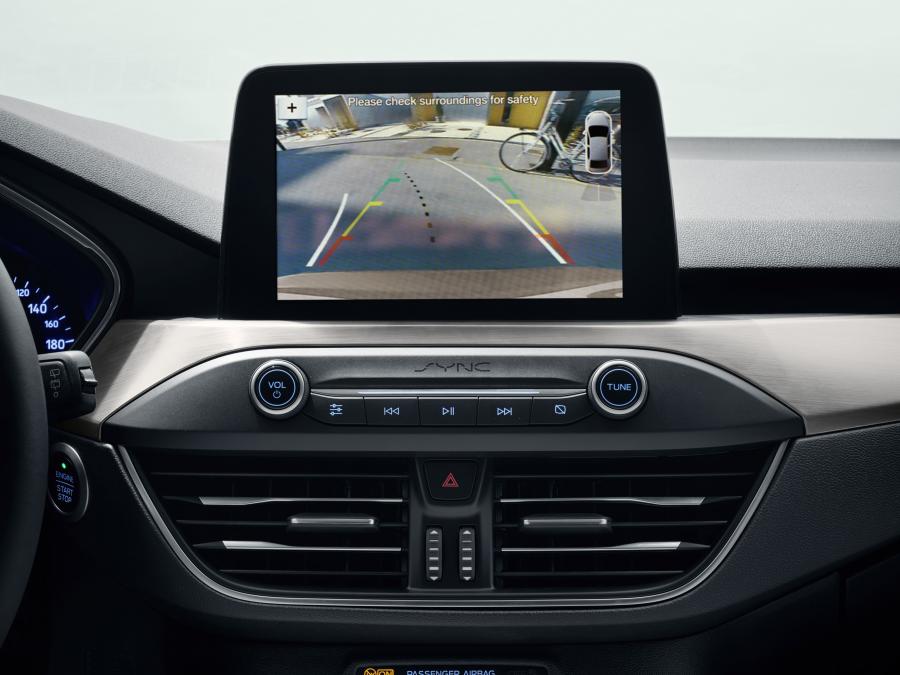 Детали интерьера Ford Focus Titanium Turnier 2018 года  (WW) (фото 15 из 31)